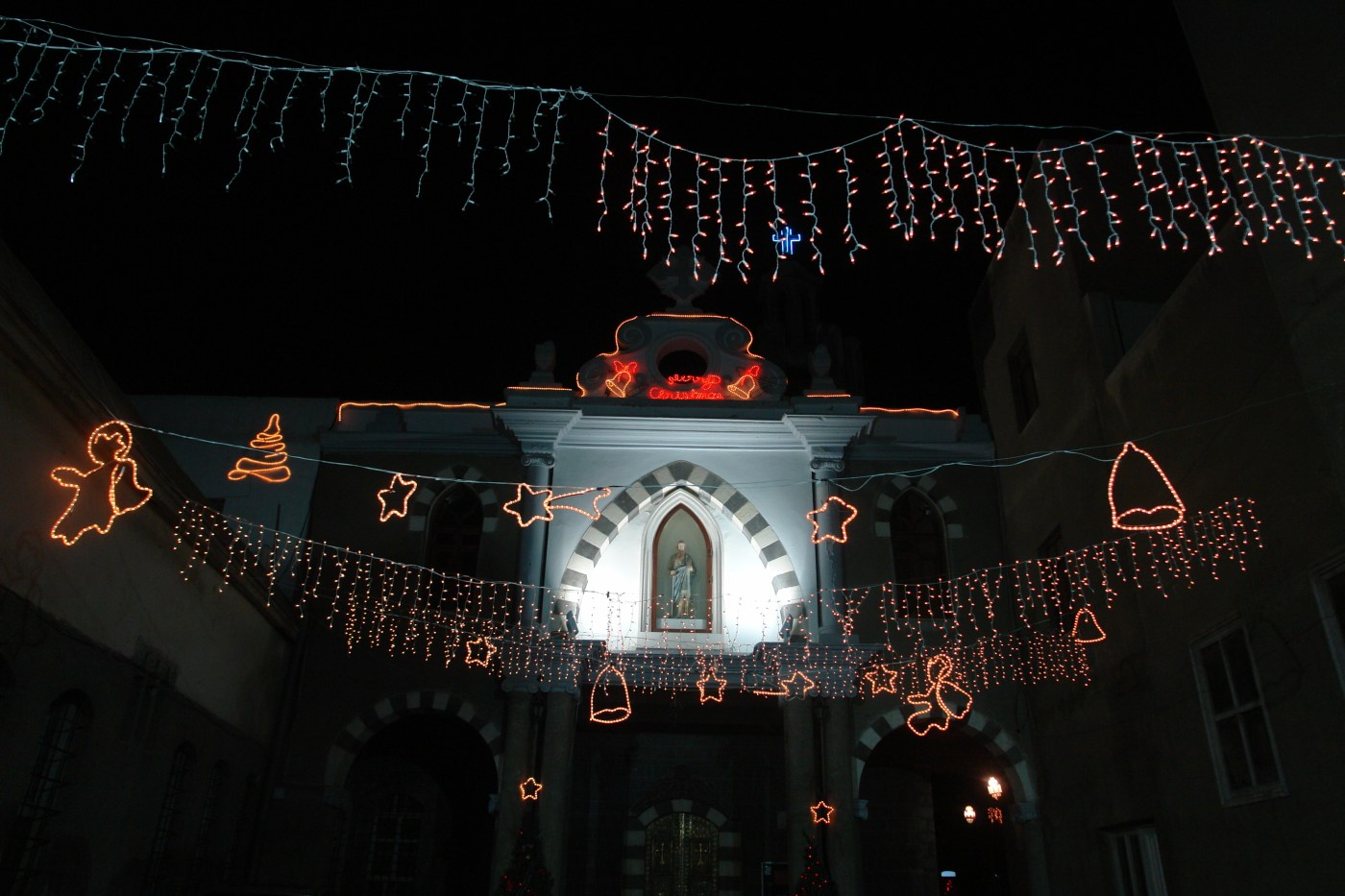 Christmas in Syria. PHOTO: Charles Roffey, shared on Flickr under CC BY-NC-SA 2.0